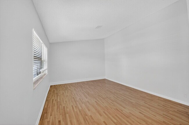 Building Photo - 17414 Spring Tree Ln