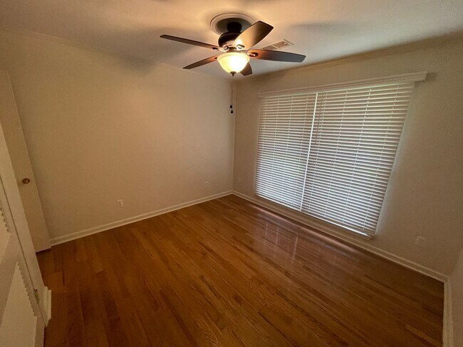 Building Photo - 607 Claymore Dr
