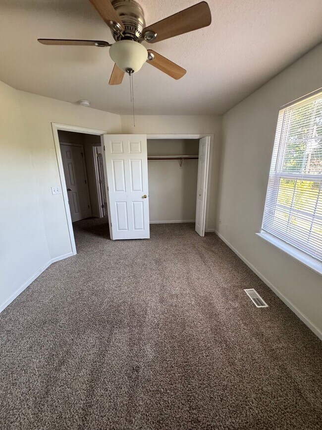 Building Photo - 2681-2683 E Oakbrook Dr