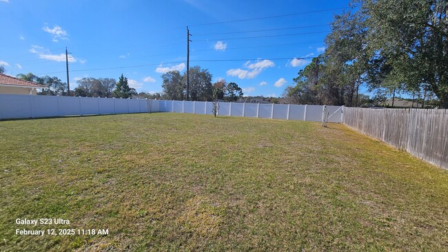 Building Photo - Newer Home - Bright & Open Floor Plan