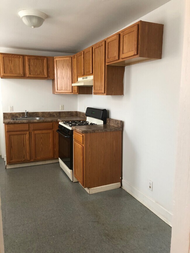 Building Photo - 1215 Linden St