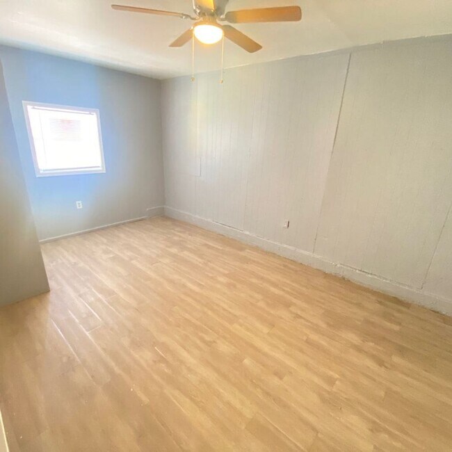 Building Photo - $0 First Month's Rent / $0 Deposit at Move-in