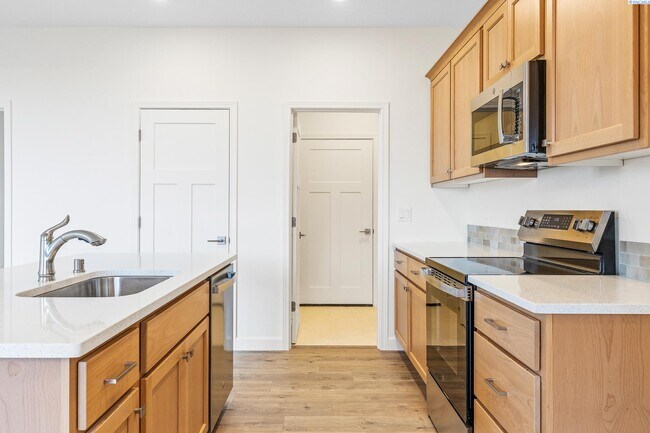 Building Photo - Beautiful brand new rental