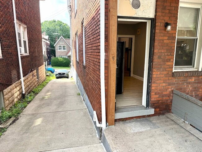 Building Photo - 3518 Beechwood Blvd