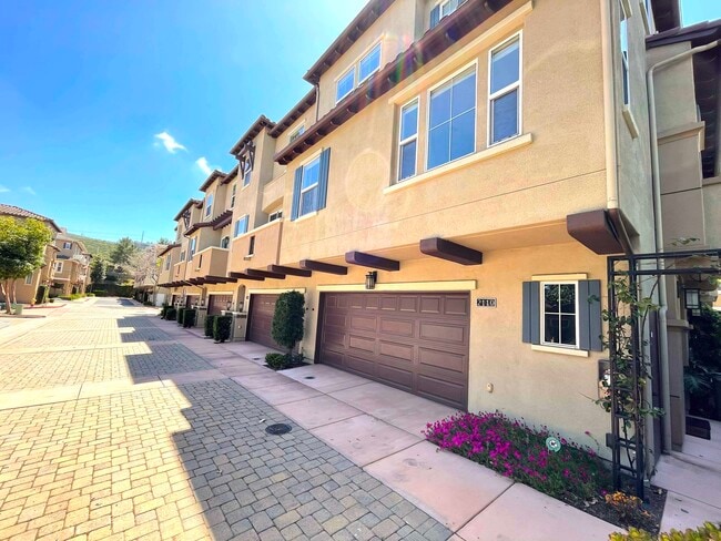 Building Photo - 2110 Cosmo Way