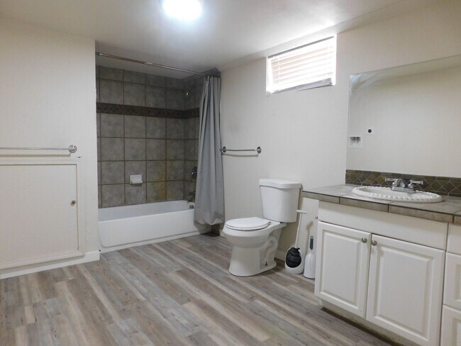 Building Photo - 1340 Orchard Ave