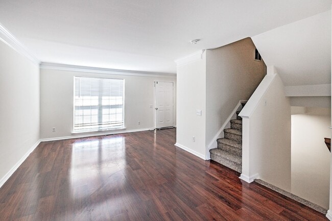 Building Photo - Exceptionally Nice 3 BR 2.5 BA Townhome in River Walk