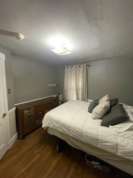 Building Photo - 2245 S Braddock Ave