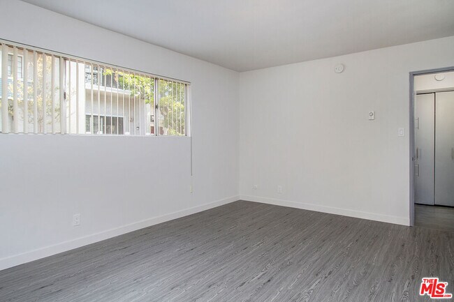 Building Photo - 450 S Los Robles Ave