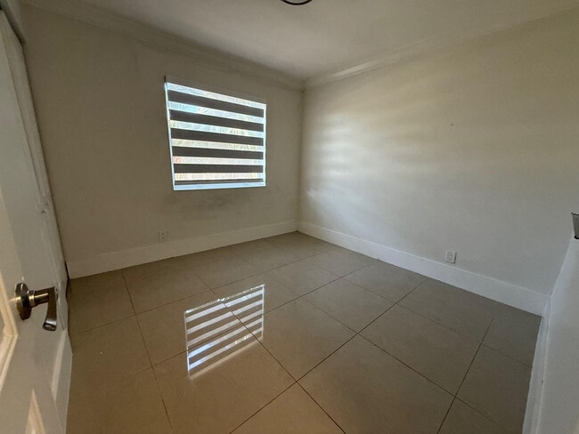 Building Photo - 2300 SW 43rd Terrace