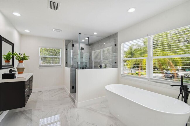 Building Photo - 4910 W San Miguel St