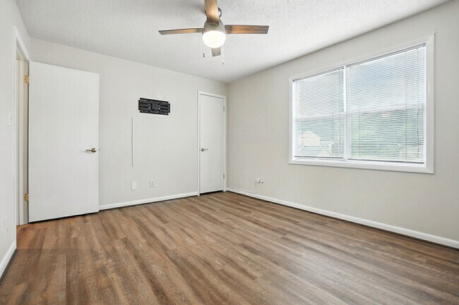 Building Photo - 1101 Surry Ln