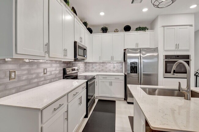 Building Photo - 14481 Highland Center Way