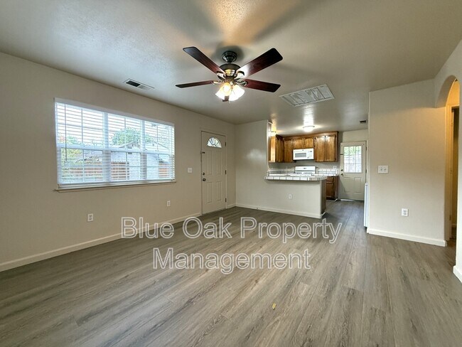 Building Photo - 524 W 1st Ave