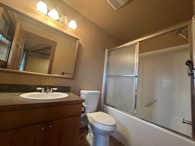 Building Photo - 4645 NE Elliott Cir