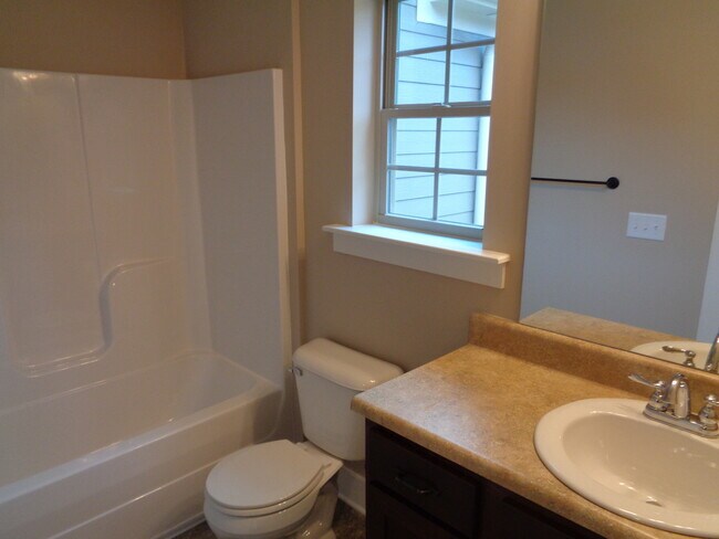 Building Photo - 4395 Ridgemont Cir