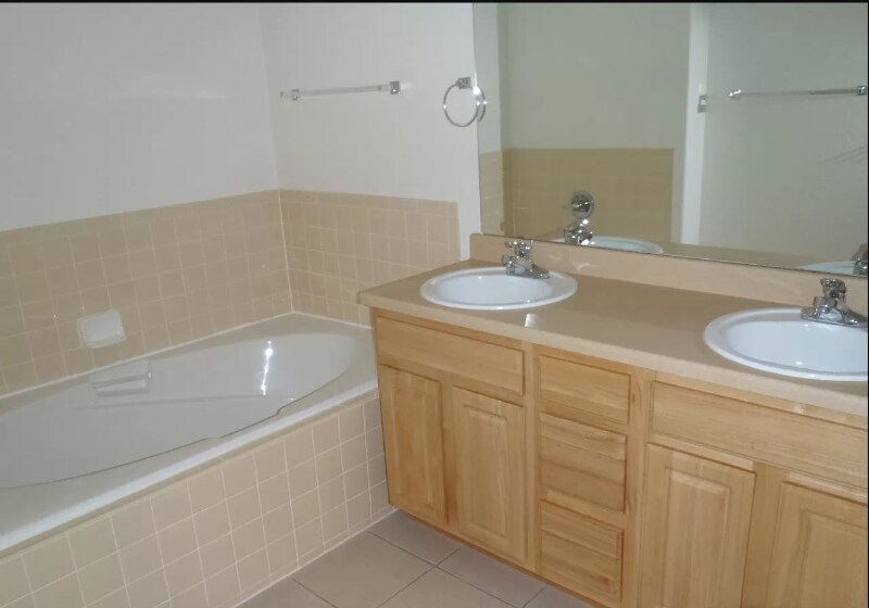 Building Photo - 2426 Parkfront Dr