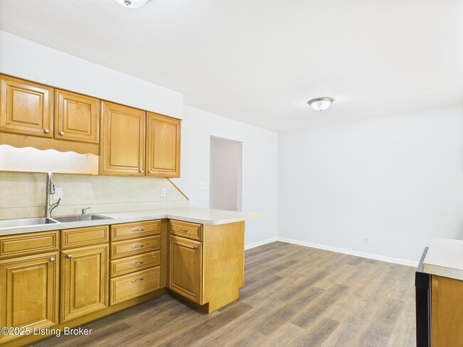 Building Photo - 207 Greenlawn Dr