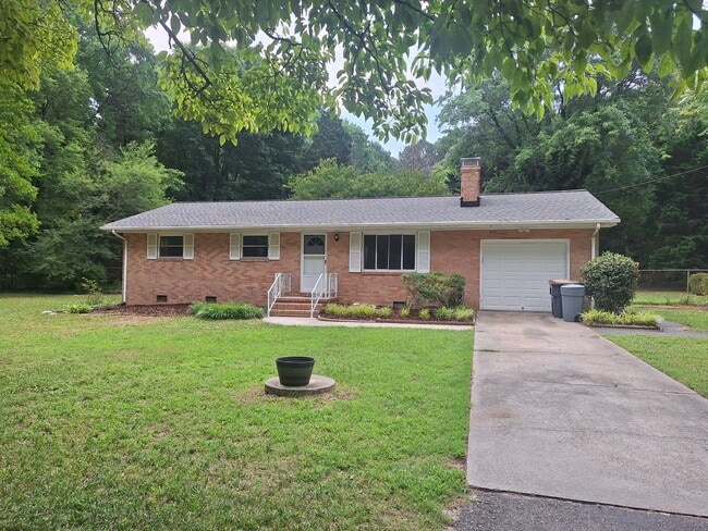 Building Photo - 3 bedroom/1 bathroom- Fenton Mill Road