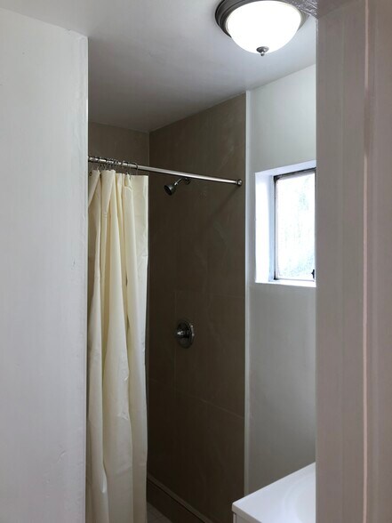 Building Photo - 10806 Lindbrook Dr