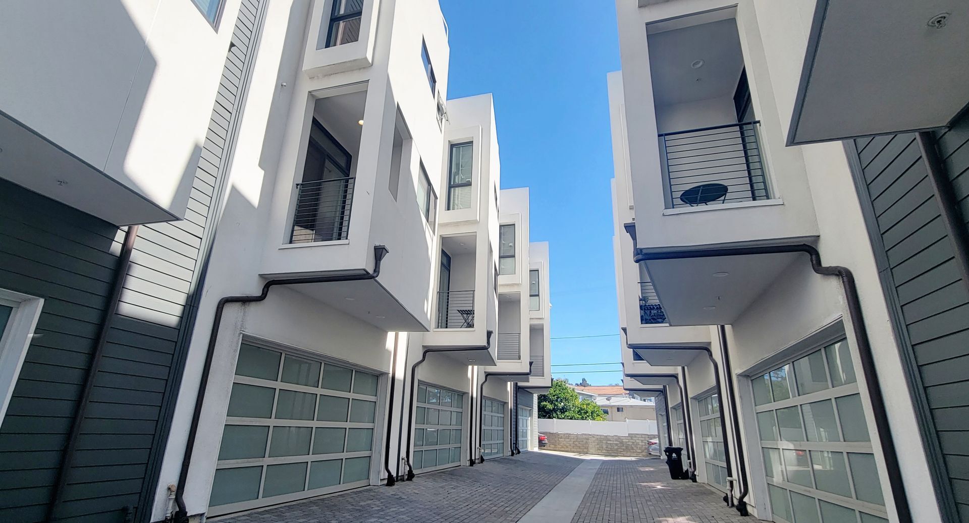 Building Photo - Newly Built Tri-Level Townhome with 3 Bedr...