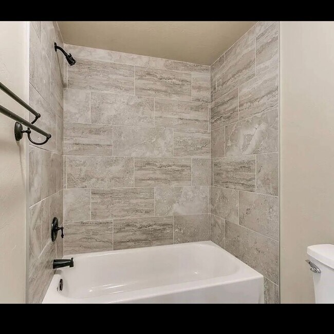 Building Photo - This Beautiful 2 story has all the updates, including granite, luxury vinyl plank, new cabinets ,...