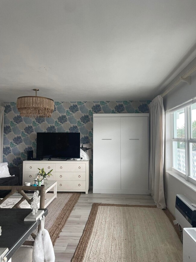 Building Photo - 1850 S Ocean Dr