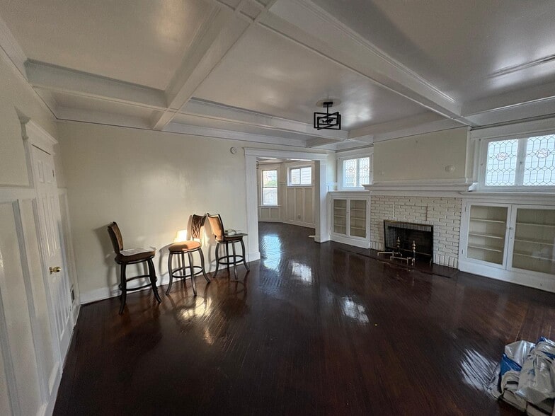 Livingroom - 274 S Burnett St