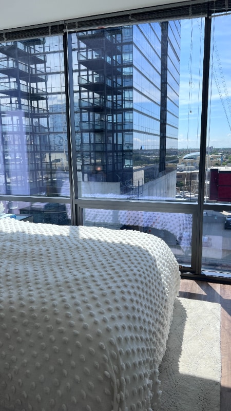 Building Photo - 853 W Blackhawk St