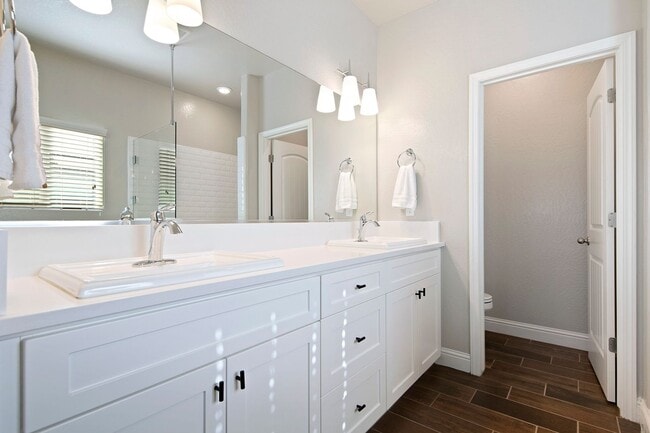 Building Photo - Clovis Eastside Home, 4BR/3.5BA, Built 201...
