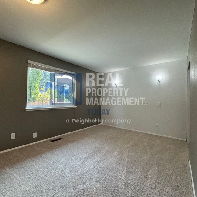 Building Photo - Rare 4 Bedroom Plus 4 Bathroom Home!