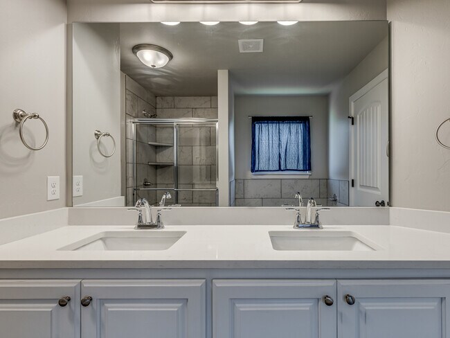 Building Photo - 4505 Black Mesa Ln
