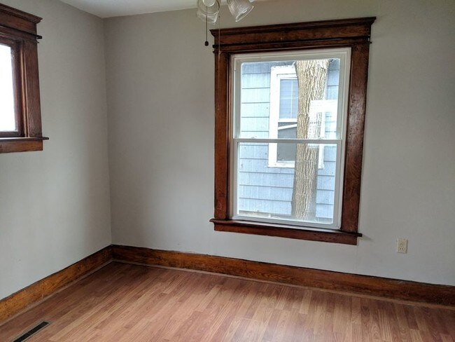 Building Photo - 1410 N Chestnut St