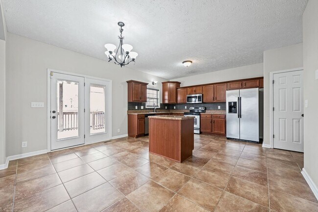 Building Photo - Beautiful, Large Home Close to Ft. Campbell and I24