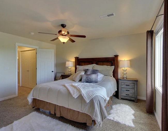 Building Photo - Beautiful Single Family Home!