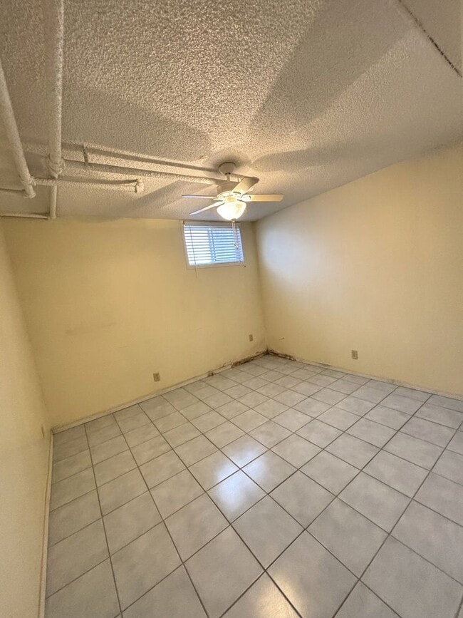 Building Photo - Make This House Your Home—Deposit Moves Yo...