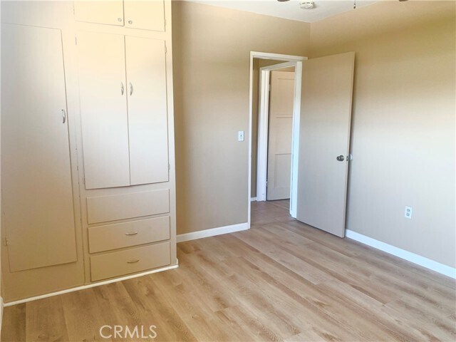 Building Photo - 550 N Valencia Pl