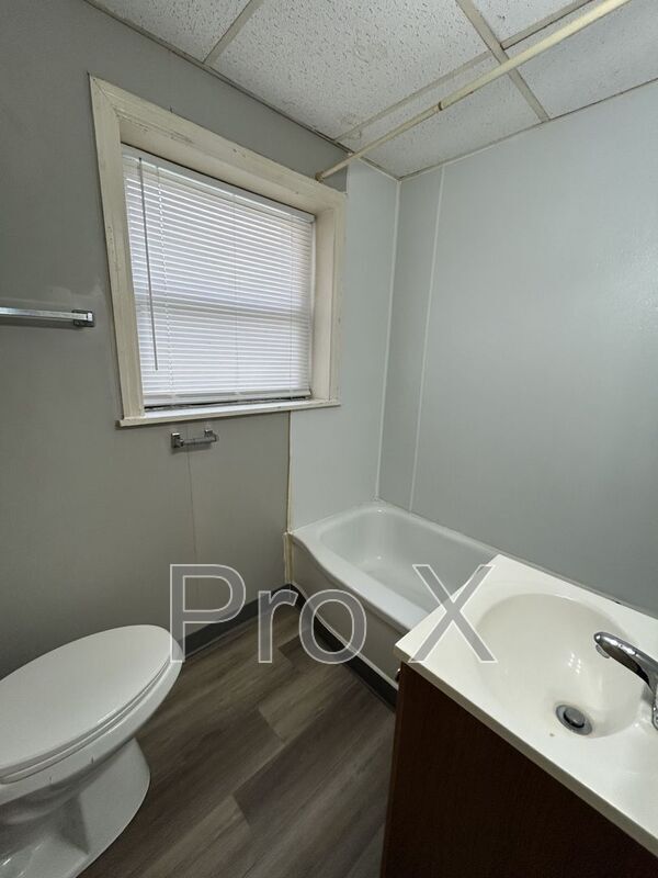Building Photo - 126 E 13th St