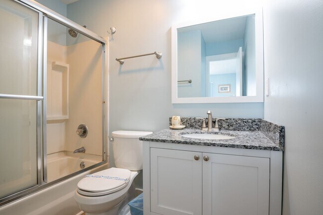 Building Photo - PERFECT OFF-SEASON MONTHLY "WORK FROM HOME" LOCATION NOW AVAILABLE