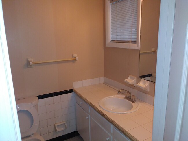 Building Photo - 671 Georgia Ave