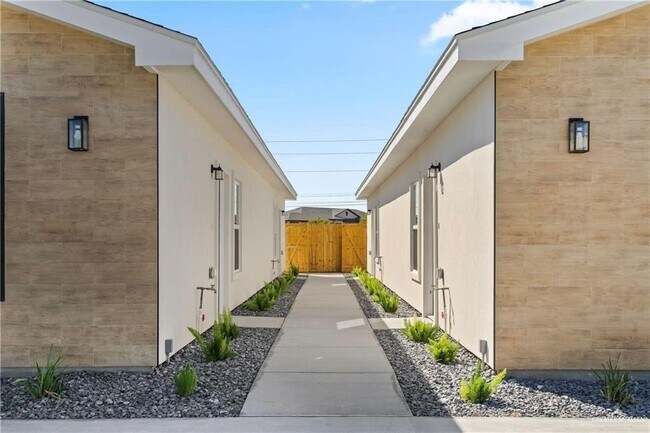 Building Photo - 32 San Andres