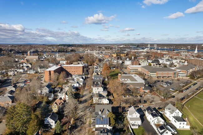 Building Photo - 105-107 Richards