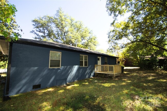 Building Photo - 1031 Deas St