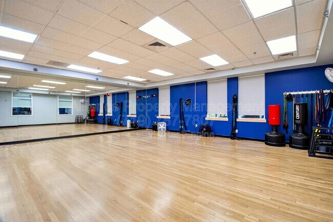 Building Photo - 8131 Oliver Rd