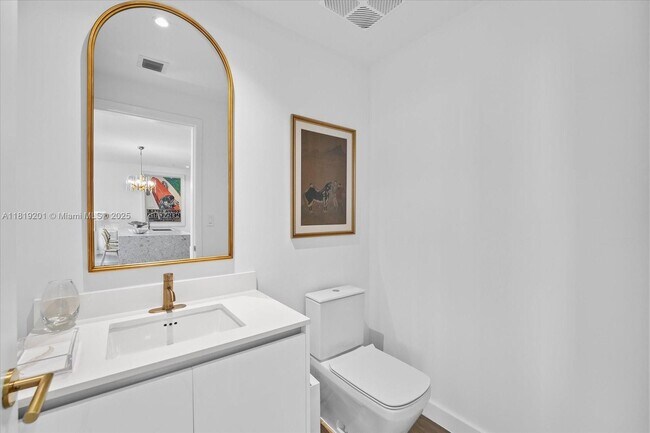 Building Photo - 2678 Tigertail Ave