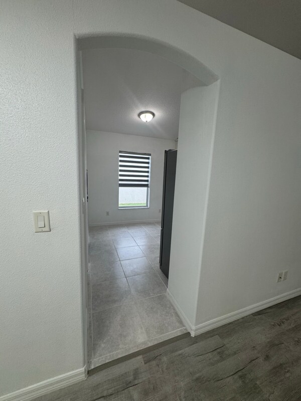 Building Photo - 833 Greenleaf Cir