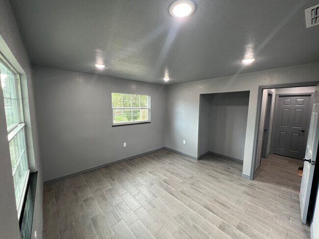 Building Photo - 4709 15th Ave S