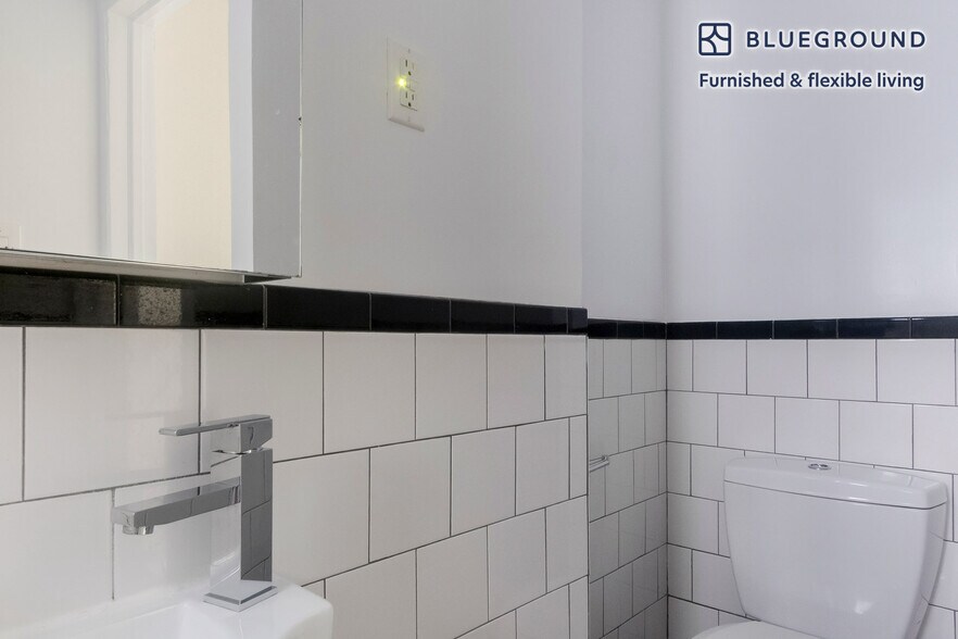 Building Photo - 26 Jane St