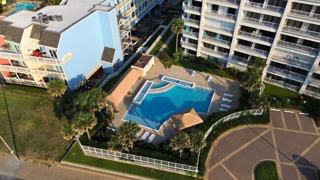 Building Photo - 7700 Seawall Blvd