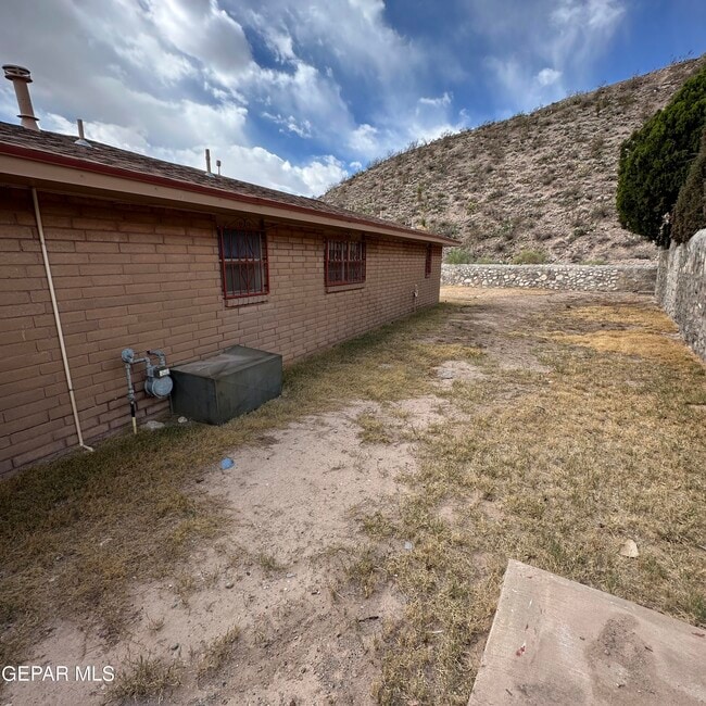 Building Photo - 3304 Old Spanish Trail